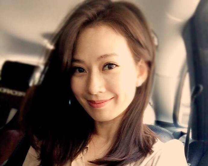 時尚媽咪化妝包必備:「口紅跟防曬」。